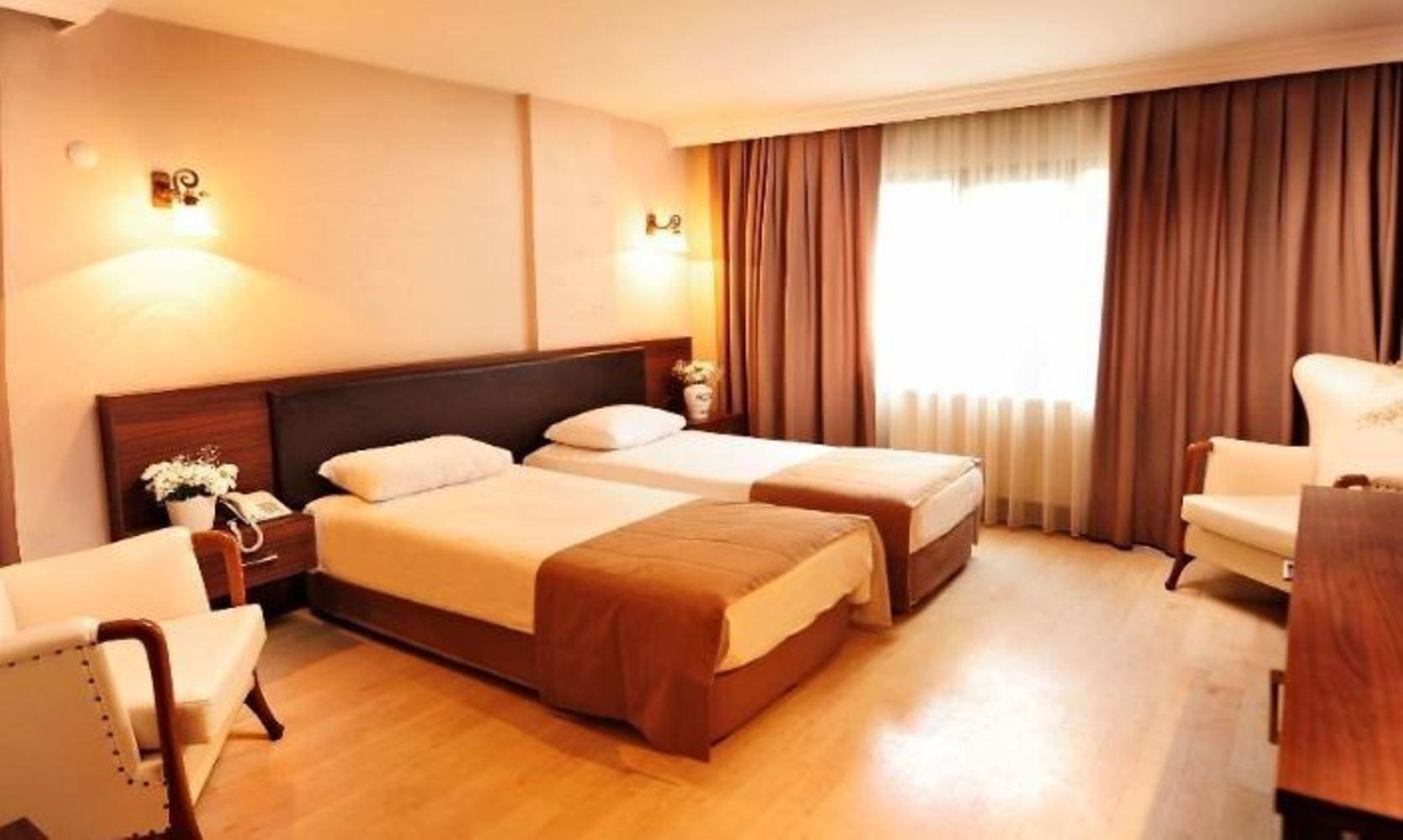 Uestuen Hotel Alsancak Измир Екстериор снимка