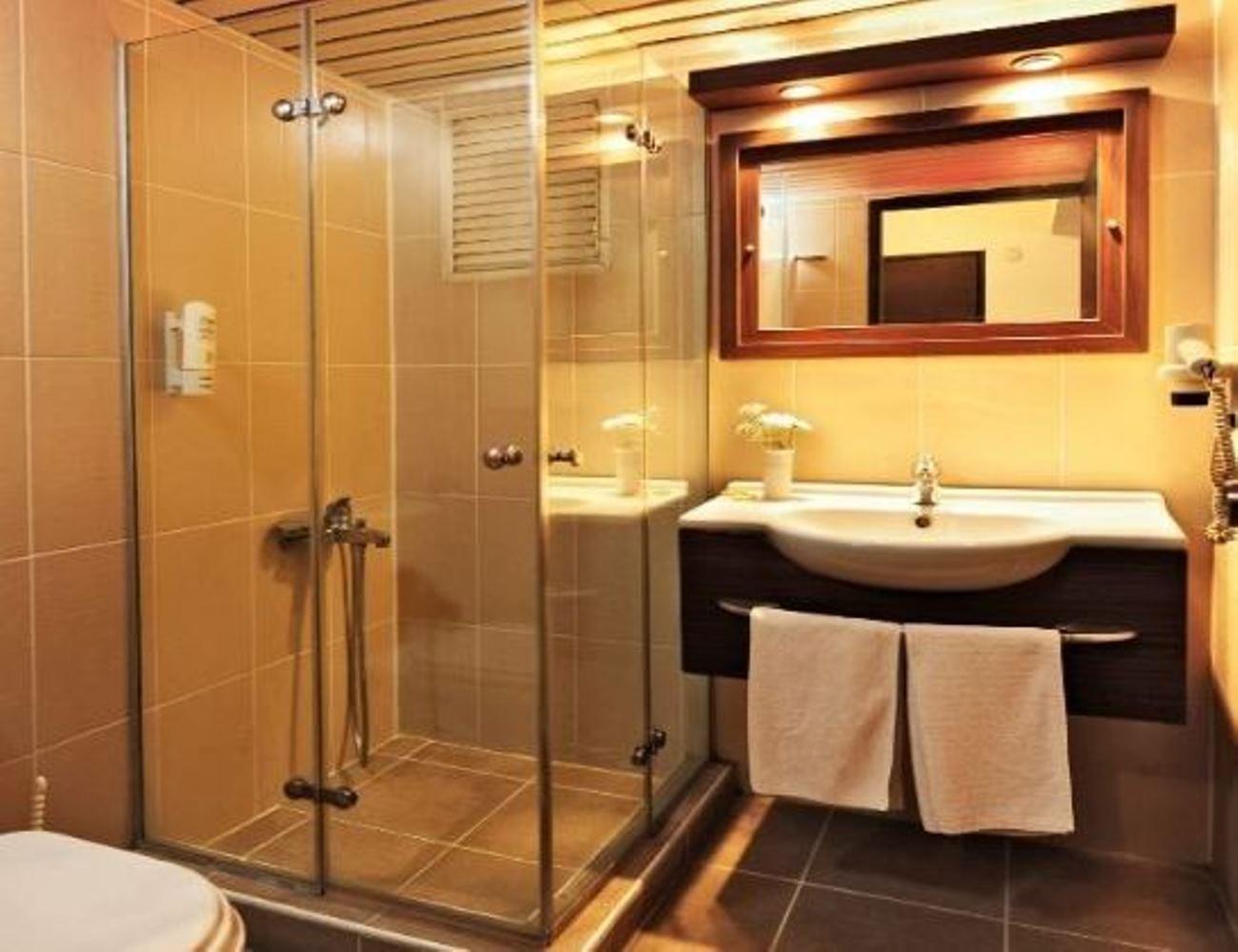 Uestuen Hotel Alsancak Измир Екстериор снимка