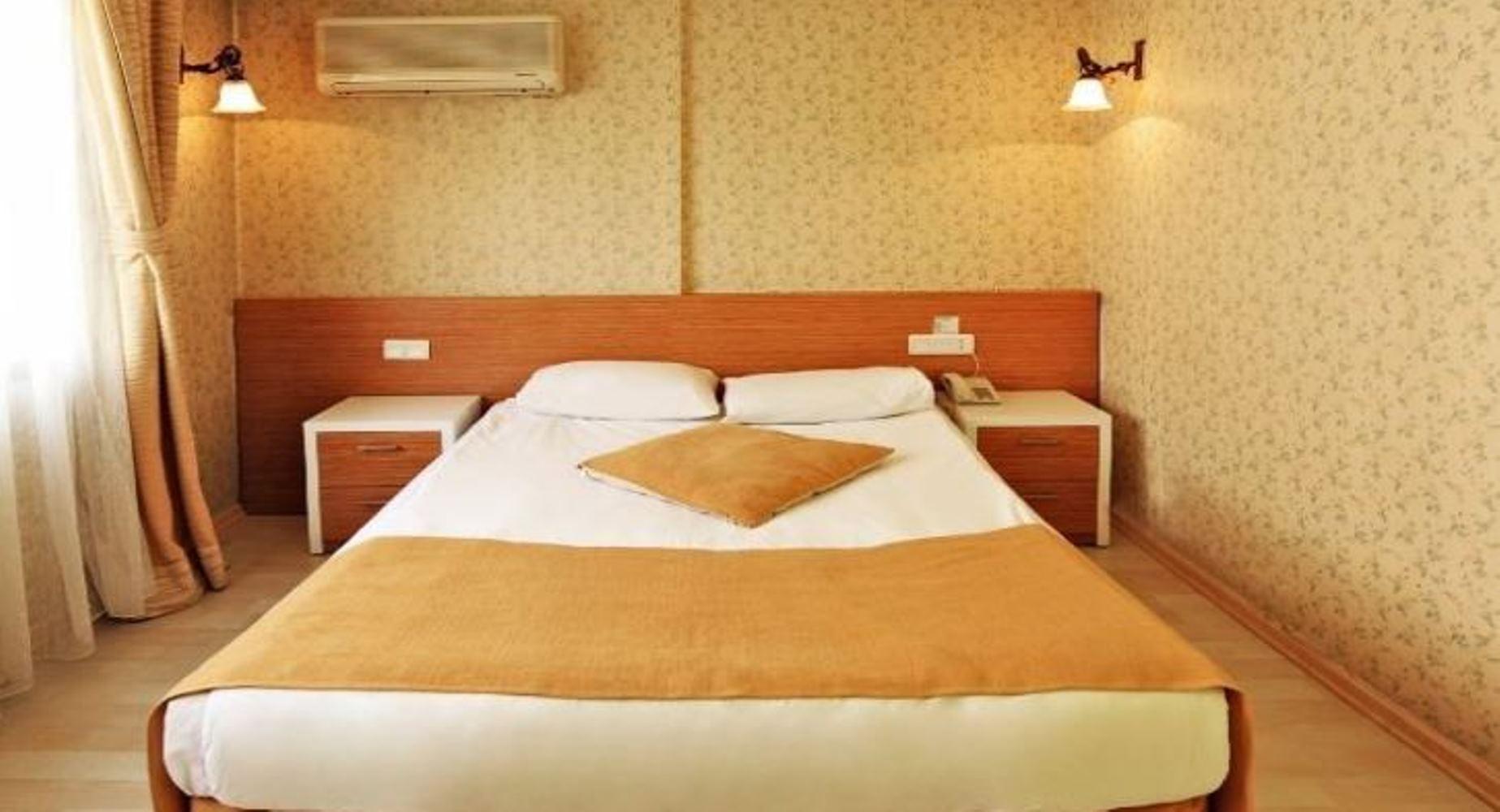 Uestuen Hotel Alsancak Измир Екстериор снимка
