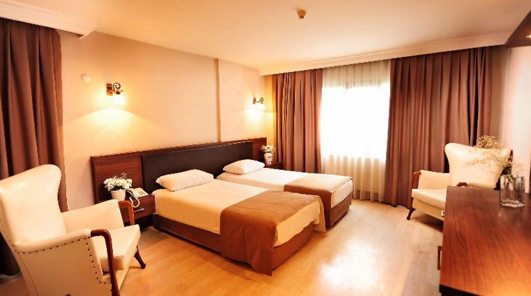 Uestuen Hotel Alsancak Измир Екстериор снимка