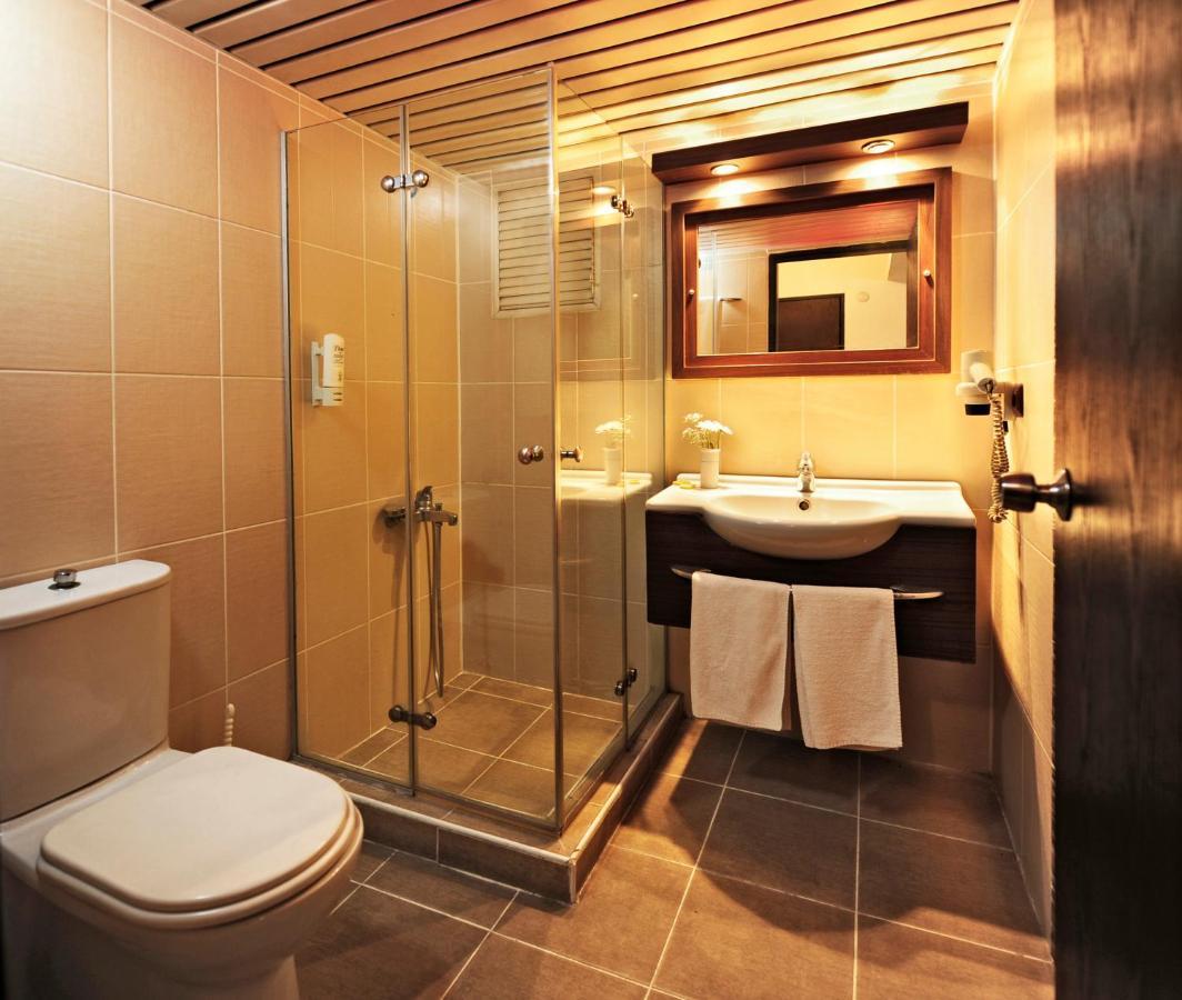Uestuen Hotel Alsancak Измир Екстериор снимка