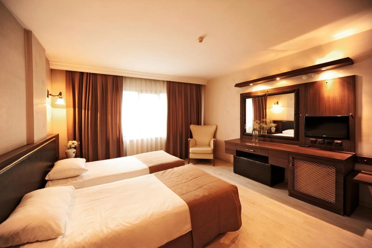 Uestuen Hotel Alsancak Измир Екстериор снимка