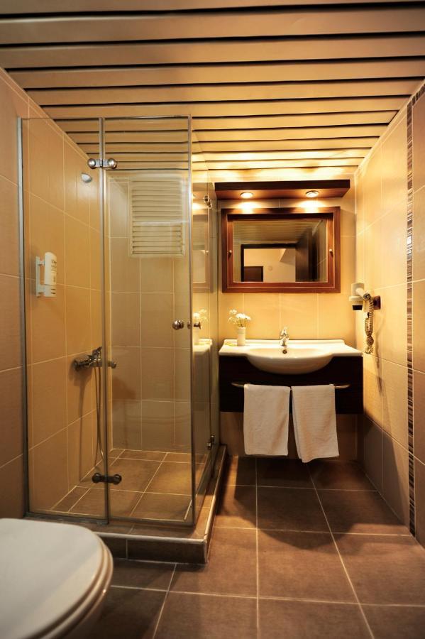 Uestuen Hotel Alsancak Измир Екстериор снимка