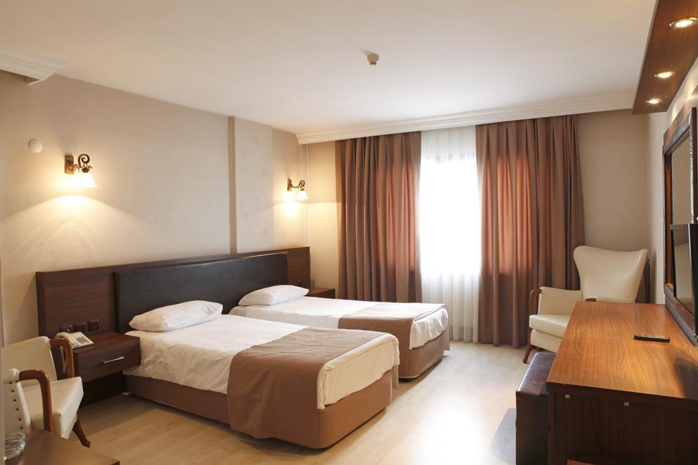Uestuen Hotel Alsancak Измир Екстериор снимка