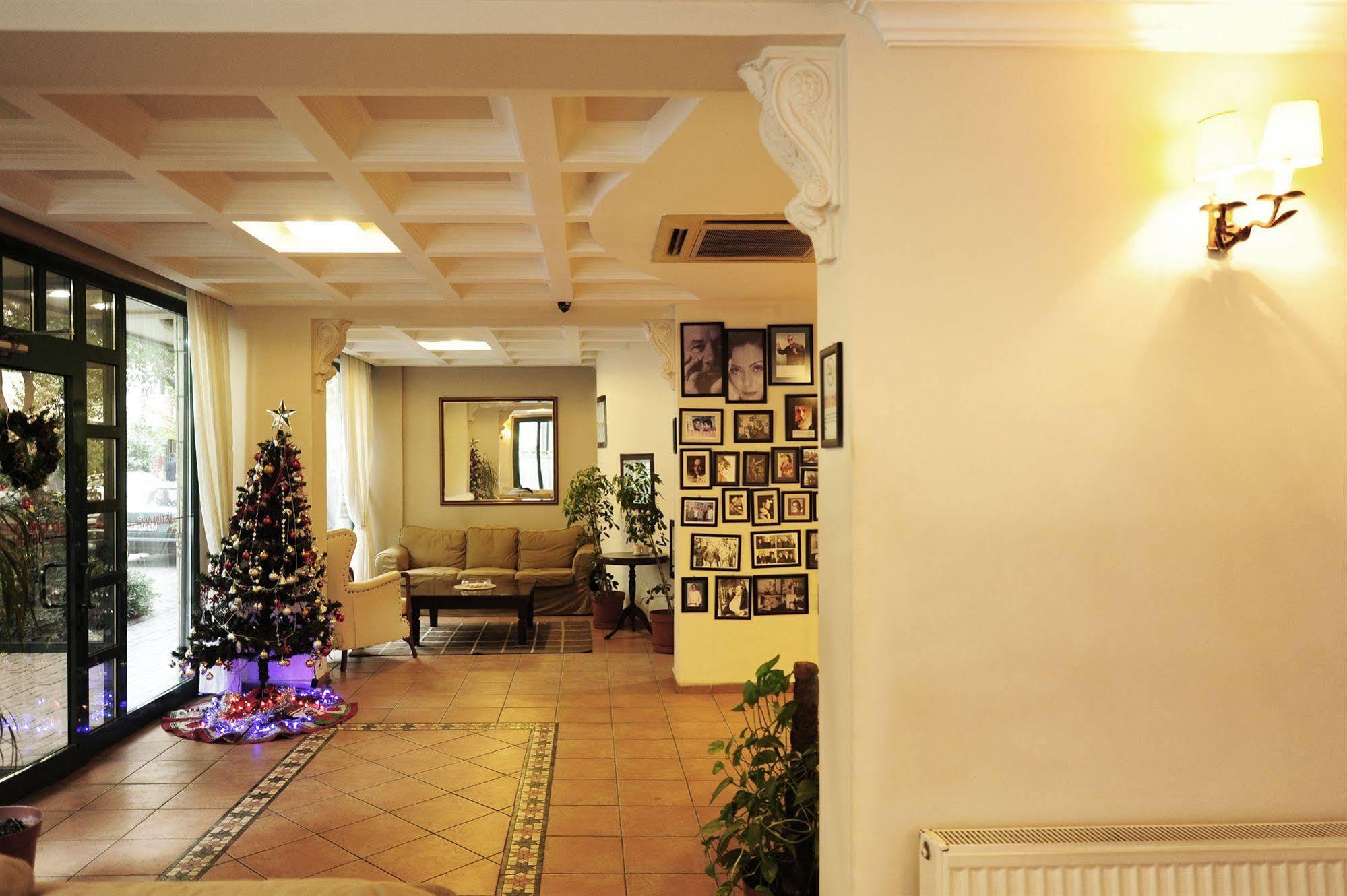 Uestuen Hotel Alsancak Измир Екстериор снимка