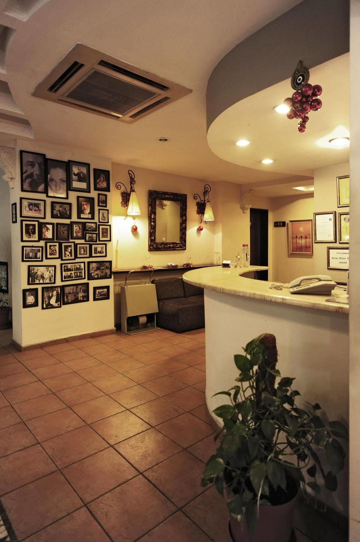 Uestuen Hotel Alsancak Измир Екстериор снимка