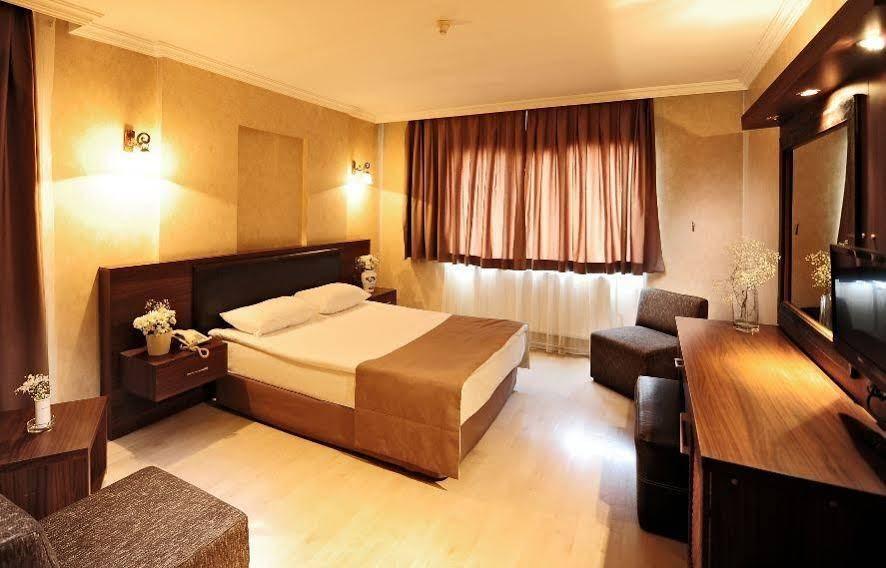 Uestuen Hotel Alsancak Измир Екстериор снимка